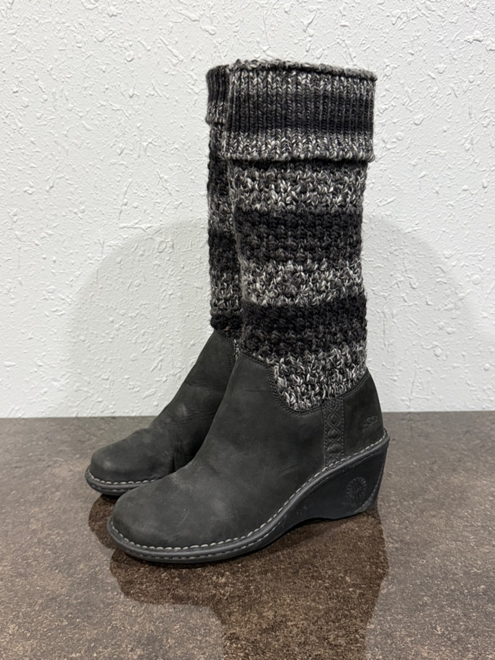 UGG Women's Cresthaven Boot Size 7 Wedge Heel Black Nubuck Gray‎ Knit Pull On